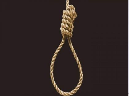 Elderly man commits suicide by strangulation in pickup tempo in satara | पिकअप टेम्पोत गळफास घेऊन वृद्धाची आत्महत्या