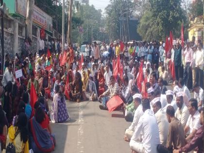 government employees marched to the collector's office for various demands including old pension In Satara | साताऱ्यात शासकीय कर्मचाऱ्यांचा एल्गार; जिल्हाधिकारी कार्यालयावर मोर्चा 