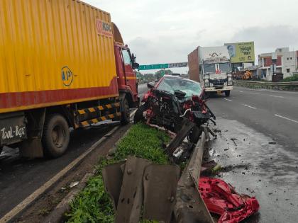 Five-vehicle accident on Pune-Bengaluru National Highway at Shendre Satara One woman dies | Satara: शेंद्रेजवळ पाच वाहनांचा विचित्र अपघात; पुण्यातील महिला ठार, कारमधील एअर बॅग उघडल्या, पण.. Five-vehicle accident on Pune-Bengaluru National Highway at Shendre Satara One woman dies | Satara: शेंद्रेजवळ पाच वाहनांचा विचित्र अपघात; पुण्यातील महिला ठार, कारमधील एअर बॅग उघडल्या, पण..