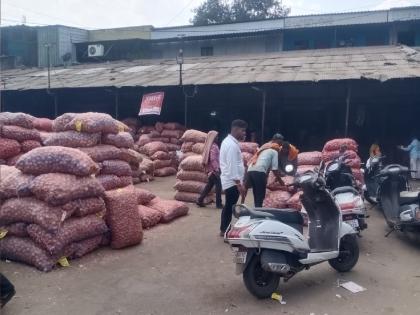 As soon as the transaction started after the bandh, a turnover of one crore in the Satara Bazar Committee | बाजार समित्या उघडल्या, व्यवहार सुरू झाले; साताऱ्यात एक कोटींची उलाढाल 