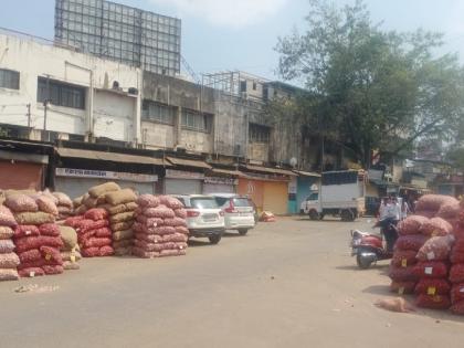 Market committees in Satara district shut down against central government Policy, One crore turnover stopped | सातारा जिल्ह्यातील बाजार समित्या बंद; एक कोटीची उलाढाल थांबली 