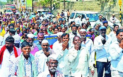  Shankhvagni movement with 'Ranjanigans' of 'Bahujan' in Tehsil: Tehsil | कऱ्हाडात ‘बहुजन’चे रणरागिणींसह शंखध्वनी आंदोलन : तहसीलपुढे ठिय्या