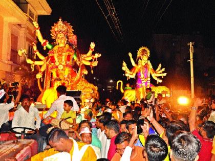 Immersion of Durga idols in 'Uday Gan Ambe Uday' | ‘उदे गं अंबे उदे’च्या गजरात दुर्गामूर्तींचे विसर्जन