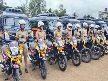 Transfer of resources for modernization of Satara Police Force | सातारा पोलीस दलाच्या अद्ययावतीकरणासाठी साधन सामुग्रीचे हस्तांतरण; ताफ्यात १५ दुचाकी, ६ वातानुकुलीत मिनीबस