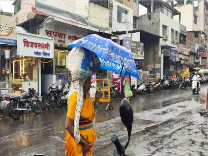 Heavy rain in Satara along with thunderbolts | साताऱ्यात विजेच्या कडकडाटासह परतीच्या पावसाचा तडाखा