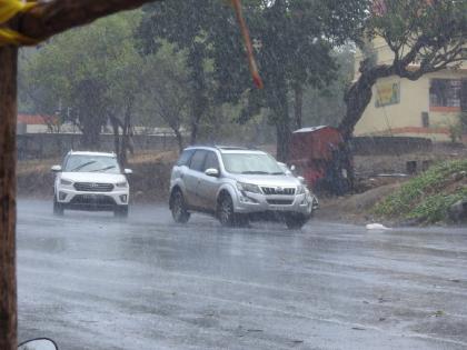 Rain has started again in the western part of Satara district; Mahabaleshwar recorded 20 mm rainfall  | Satara: कोयना, नवजाला पावसाची पुन्हा हजेरी; महाबळेश्वरला २० मिलीमीटर पर्जन्यमानाची नोंद 