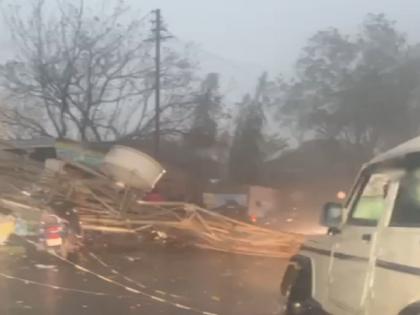 Rain with thunder for the second consecutive day in Satara district, Tower collapses at Yavateshwar Ghat | साताऱ्यात पुन्हा वळीव बरसला; यवतेश्वर घाटात टॉवर कोसळला Rain with thunder for the second consecutive day in Satara district, Tower collapses at Yavateshwar Ghat | साताऱ्यात पुन्हा वळीव बरसला; यवतेश्वर घाटात टॉवर कोसळला