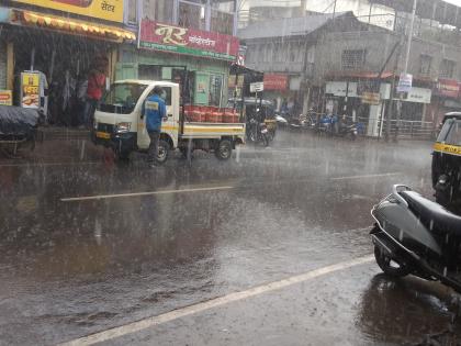 Heavy rain accompanied by thundershowers in Satara; The full moon came from the darkness | साताऱ्यात मेघगर्जनेसह मुसळधार पाऊस; भरदुपारी आले अंधारून