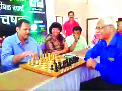 Udayanrajen's 'Czech Mate' playing slip | तिरकी चाल खेळत उदयनराजेंचा ‘चेक मेट’