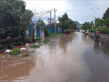 Heavy rain in Satara, 4th day also attended with thunderstorms | साताऱ्याला पावसाने झोडपले, ढगांच्या गडगडाटासह चौथ्या दिवशीही हजेरी