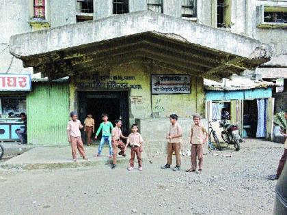  The students of Satara Municipality schools after several years | सातारा पालिका शाळांचे विद्यार्थी अनेक वर्षांनंतर मैदानात