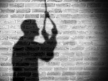 Young man commits suicide by keeping WhatsApp status | 'माझे आई-वडील व माझ्या मुलाची काळजी घ्या'; व्हॉटस्ॲप स्टेटस ठेवून तरुणाची आत्महत्या Young man commits suicide by keeping WhatsApp status | 'माझे आई-वडील व माझ्या मुलाची काळजी घ्या'; व्हॉटस्ॲप स्टेटस ठेवून तरुणाची आत्महत्या