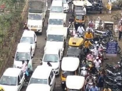 Problem of traffic jam in Karad city due to reckless drivers | Satara News: कऱ्हाडात बेशिस्त चालकांमुळे कोंडी! शाहू चौक गुदमरला, वाहनांच्या लांबच लांब रांगा