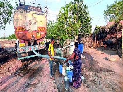 As soon as it rains, the tankers supplying water to 77 villages and 263 mansions in Satara district are closed | पाऊस पडताच सातारा जिल्ह्यातील ७७ गावे, २६३ वाड्यांतील टॅंकर बंद