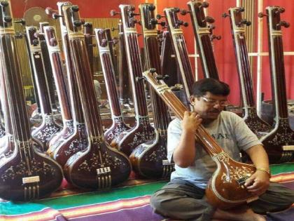 Sangeet Natak Akademi award to Majeed Gulabsaheb Sataramaker, a veteran string instrument maker from Miraj | तंतुवाद्य निर्माते मजीद सतारमेकरांना संगीत नाटक अकादमीचा पुरस्कार, राष्ट्रपतींच्या हस्ते होणार गौरव