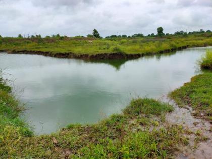 storage pond work incomplete | इंझोरीतील साठवण तळ्याचे काम अपूर्ण