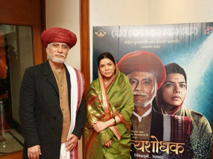 trailer launch of upcoming marathi movie satyashodhak on mahatma phule and savitribai | महात्मा ज्योतिराव फुलेंसह सावित्रीमाई स्टेजवर अवतरल्या अन्...'सत्यशोधक' चित्रपटाचा ट्रेलर लॉन्च