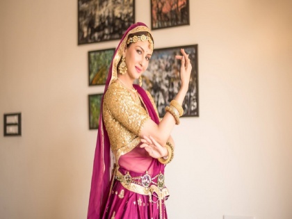 Saumya Tandon Ghoomar Dance Like Deepika Padukone take a look | सौम्या टंडनचा घुमर डान्स पाहिला का? दिसली दीपिका पादुकोण पेक्षाही सुंदर, एकदा पाहाच