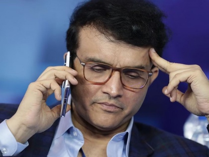 Sourav Ganguly's phone stolen from his own house; Dada of cricket is afraid of leaking private information | सौरभ गांगुलीचा फोन त्याच्याच घरातून चोरीला; खासगी माहिती लीक होण्याची क्रिकेटच्या दादाला भीती