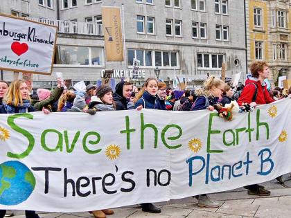 Younger generation of the world is on the Global Climate Strike on September 20 to save the Earth !.. | मुलं रस्त्यावर..