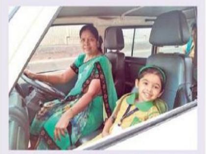 After the death of her husband,she drove a rickshaw with her daughter in the seat! | पतीच्या निधनानंतर डिक्कीत मुलीला ठेवून चालविली रिक्षा!