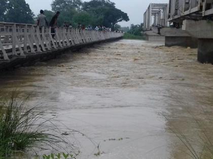 Invalid dredging in Savitri river | सावित्री नदीत अवैध ड्रेझिंग सुरूच