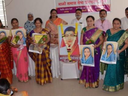 Teachers' work on the occasion of Savitrimai Phule Jayanti | सावित्रीमाई फुले जयंतीनिमित्त शिक्षिकांच्या कार्याचा गाैरव Teachers' work on the occasion of Savitrimai Phule Jayanti | सावित्रीमाई फुले जयंतीनिमित्त शिक्षिकांच्या कार्याचा गाैरव
