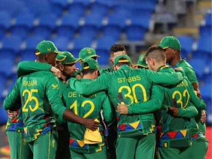 T20 World Cup, SA vs ZIM : Zimbabwe posted 79/5 in their 9 overs. Madhevere scored 35* off 18 balls. For South Africa, Lungi Ngidi picked up 2/20 in 2 overs. | T20 World Cup, SA vs ZIM : दक्षिण आफ्रिकेसमोर ८० धावांचे लक्ष्य; झिम्बाब्वेविरुद्ध ९च्या रन रेटने करावी लागेल फटकेबाजी