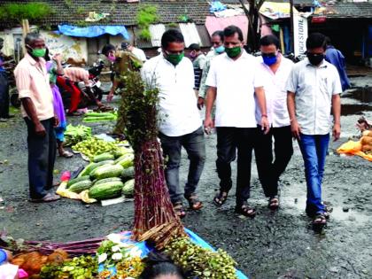 Ganpati Festival -Sawantwadi market was crowded with devotees | Ganpati Festival -सावंतवाडीची बाजारपेठ भाविकांच्या गर्दीने फुलली