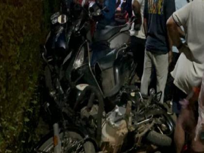 Drunk tempo driver crushes six two wheelers in Sawantwadi | मद्यधुंद टेम्पो चालकाने सहा दुचाकी चिरडल्या; टेम्पो चालक, मालकावर गुन्हा दाखल, सावंतवाडीतील घटना 