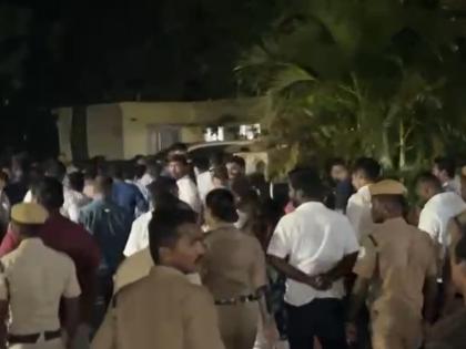 सावंतवाडीत पोलिस ठाण्यात शिंदे सेना-भाजपाचे कार्यकर्ते भिडले; पोलिसांकडून वेळीच हस्तक्षेप