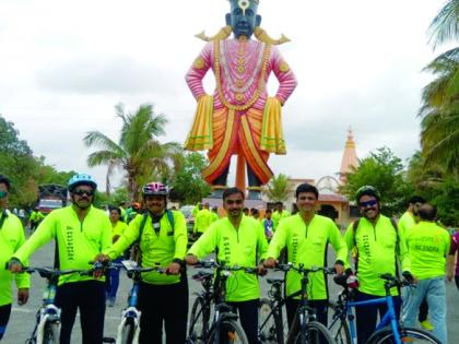 Sixteen cyclists, blessed with the visit of Vahittha Vishnu! | सहाशे सायकलस्वार जाहले विठ्ठलाच्या दर्शनाने धन्य धन्य !