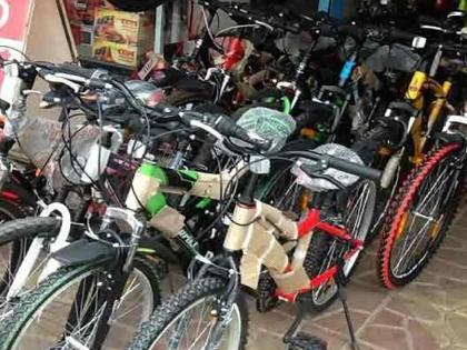 Many people have turned to bicycles because of rising fuel prices, Bicycle prices have risen | इंधन दरवाढीमुळे सायकलकडे वाढला ओढा, आता सायकलही परवडेना