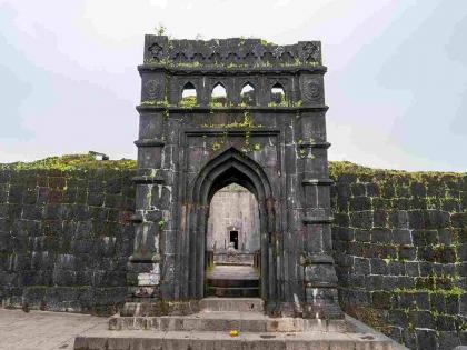 Honoring Heroji Indulkar, creator of Raigad; Urban Planning Officers will be felicitated with awards | रायगडचे निर्माते हिरोजी इंदुलकरांचा सन्मान; नगररचना अधिकाऱ्यांना पुरस्कार देऊन करणार गौरव