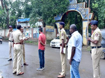 A 25 kg silver parcel worth 13 lakhs was looted in the central part of Nashik | नाशिकच्या मध्यवर्ती भागात १३ लाखांची २५ किलो चांदीचे पार्सल लुटले