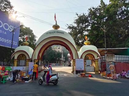 A young man was stabbed with a spear when he went to offer a toran, incident in the area of Chatu:shringi temple | Pune: तोरण अर्पण करण्यासाठी गेलेल्या तरुणावर कोयत्याने वार, चतु:शृंगी मंदिर परिसरातील घटना