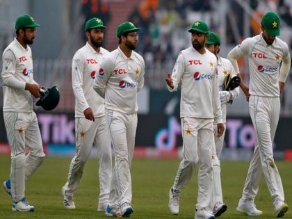 PAK Vs AUS: Pakistan Team major changes ahead of the second test against Australia | दुसऱ्या कसोटीसाठी पाकिस्तानची Playing XI जाहीर; माजी कर्णधाराला दाखवला बाहेरचा रस्ता