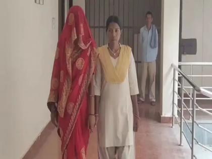 In Chhattisgarh, a wife killed her husband within a month of marriage | तीन वेळा पतीचा जीव घेण्याचा केला प्रयत्न; चौथ्यांदा चिकन भात खायला देत कायमचा संपवला In Chhattisgarh, a wife killed her husband within a month of marriage | तीन वेळा पतीचा जीव घेण्याचा केला प्रयत्न; चौथ्यांदा चिकन भात खायला देत कायमचा संपवला