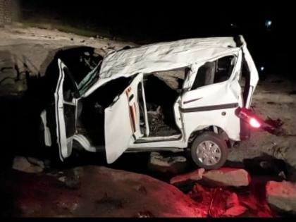 Three people including a small child were killed and five others were seriously injured in the accident nashik | अपघातामध्ये लहान बालकेसह तीन जणांचा मृत्यू, तर पाच जण गंभीर जखमी