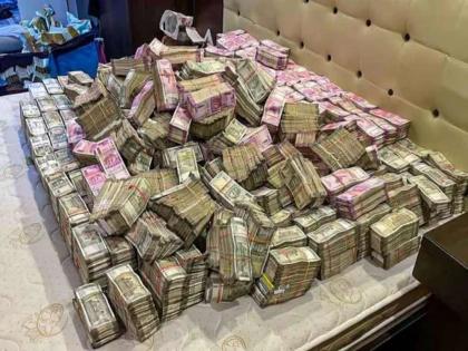 12 crore found under the bed; The owner of the game app was arrested | अबब! चक्क पलंगाखाली सापडले १२ कोटी; गेम ॲपच्या मालकाला अटक  