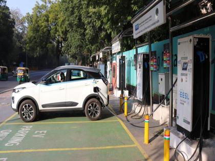 Sale of e-vehicles to run smoothly; Prices of two-wheelers and three-wheelers will decrease | सुसाट पळणार ई-वाहनांची विक्री; दुचाकी- तीनचाकी वाहनांच्या किंमती कमी होणार