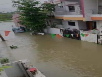 Heavy rain in Gondia! The youth was swept away with the bike in the flood waters | गोंदियात अतिवृष्टी! पूराच्या पाण्यात युवक बाईकसह वाहून गेला; अनेक वस्त्या पाण्याखाली