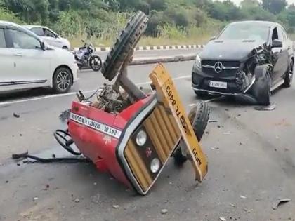 Tractor breaks into 2 parts after collision with Mercedes near Tirupati Video | बापरे! मर्सिडीज बेंझ कारच्या धडकेने ट्रॅक्टरचे दोन तुकडे; पाहा अपघाताचा Video