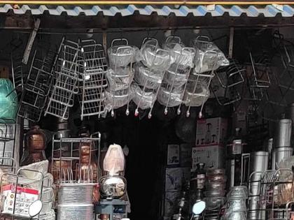 2 workers in pottery shop discuss political situation; One broke his head | भांड्यांच्या दुकानात २ कामगारांमध्ये राजकीय परिस्थितीवर चर्चा; एकाचे डोके फोडले