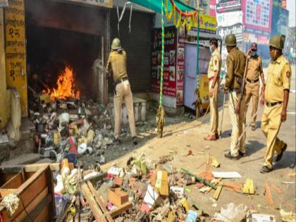 36 social media posts cause violence in Maharashtra; Report handed over by the police | ३६ सोशल मीडिया पोस्टमुळं महाराष्ट्रात हिंसा भडकली; पोलिसांनी सोपवला रिपोर्ट