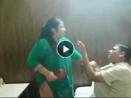 Video: Seeing her husband with another woman, the wife slapped him with a shoe | Video: पती पत्नी और वो! दुसऱ्या महिलेसोबत पतीला पाहून बायकोनं चपलेने हाणला