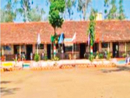 Dangerous school buildings will be demolished and new ones will be built. | शाळांच्या धोकादायक इमारती पाडून आता नवीन बांधणार