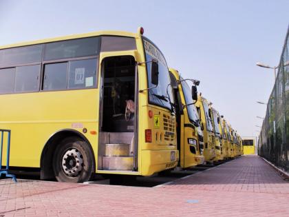 Bus shock while cleaning the bus with water Unfortunate death of a bus driver transporting students | बस पाणी मारुन स्वच्छ करताना बसला शॉक; विद्यार्थी वाहतूक करणाऱ्या बसचालकाचा दुर्दैवी मृत्यू