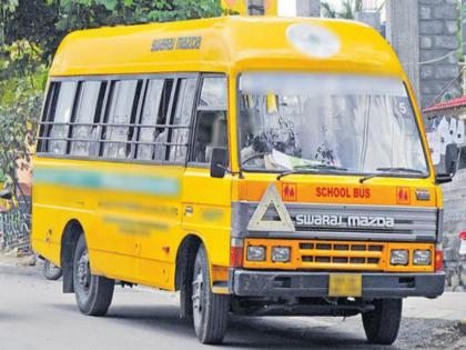 Students were molested by the driver by playing loud songs in the school bus | स्कुलबसमध्ये मोठ्याने गाणं लावून चालकाकडून विद्यार्थीनींचा विनयभंग; चालकाला ठोकल्या बेड्या