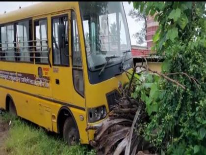 kolhapur news school bus driver got heart attack after crossing valley | दरीतला रस्ता गाठला आणि धावत्या स्कूल बसमध्ये चालकाला हृदयविकाराचा झटका आला